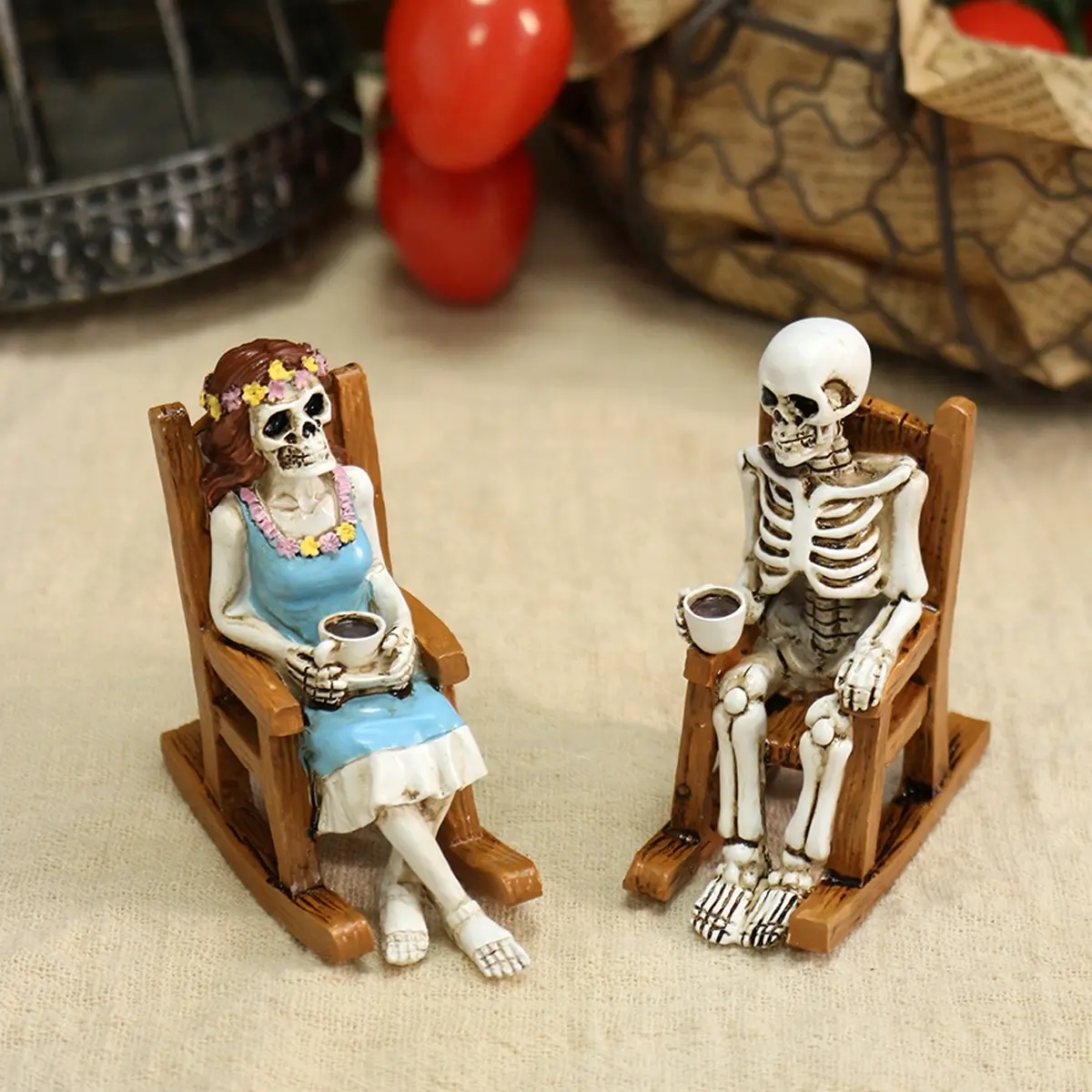 2pcs Skeleton Couple Drinking Coffee Decorative Garden Sculptures Statues, Garden Accessories, Gothic Halloween Home Decor, Antique Art Style Low Bubble Resin Craft
