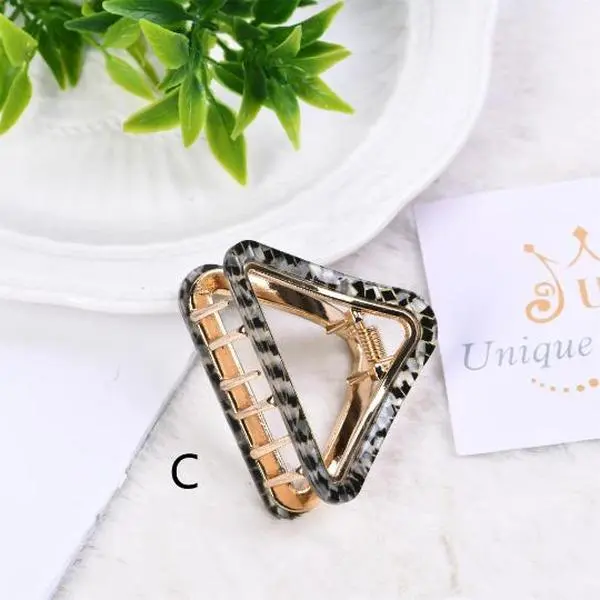Metal Hair Claw Clip in Sleek Gold - Unisex Basics Hair Accessory for Thick and Thin Hair, Christmas Gift