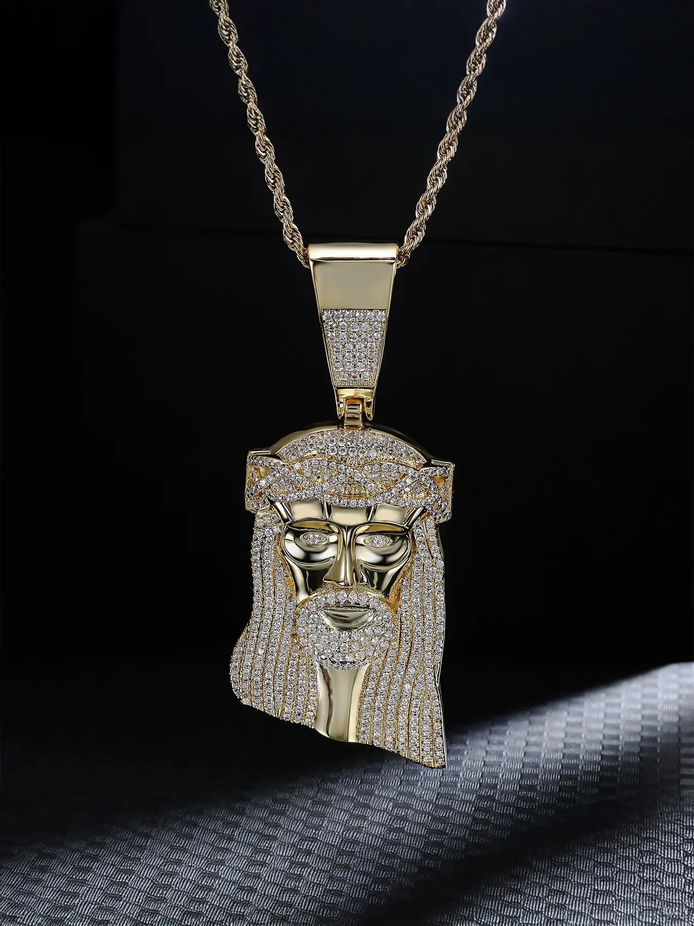 1PC ICED CHICS Jesus head, hip-hop full zircon religious pendant, Faith Necklace, a unique accessory that can be worn daily, a gift for friends, and comes with a 24-inch chain, Cubic Zirconia Pendant, CZ Bling