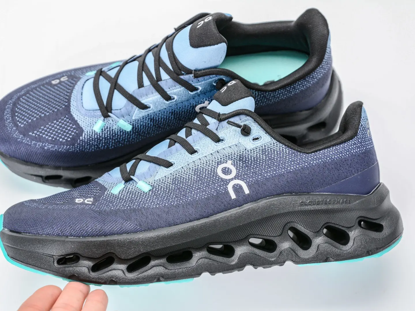 Dark Blue Gradient Cyan Hollow Thick-soled Running Shoes, Stylish Layered Tone Suits Streetwear And Short Travel Trips