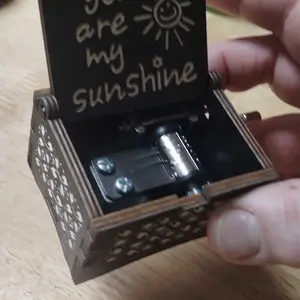 'You Are My Sunshine' Letter Pattern Music Box - Hand Crank Wooden Laser-Engraved Vintage Music Box - Ideal Gift for Birthdays, Anniversaries & Weddings