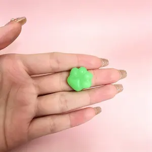 Random decompression squeeze toy
