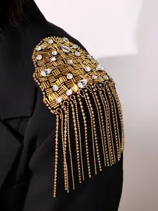 A fashionable, versatile, exquisite, atmospheric, handsome, personalized, elegant, light luxury tassel gold shoulder patch for men's daily business commuting jewelry
