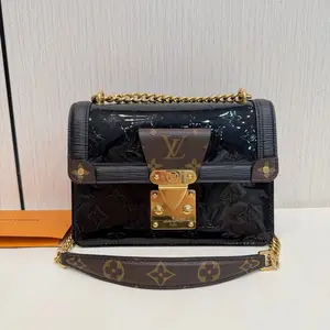 Pre-owned Louis Vuitton leather Shoulder Bags Lv Wynwood Black Vernis Monogram Bag 21677639