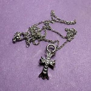 Heavyweight Cross Necklace Vintage 50cm Unisex Stainless Steel Chain Jewelry with Unique Floral Design for Men and Women Retro Elegance