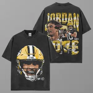 Jordan Love “QB1 Helmet Edition” Vintage Oversized Comfort Colors T-Shirt – Retro Football Graphic Tee, 100_ Cotton Streetwear Top, Green & Gold Era Outfit, Game Day Shirt for Fans, Gift for Football
