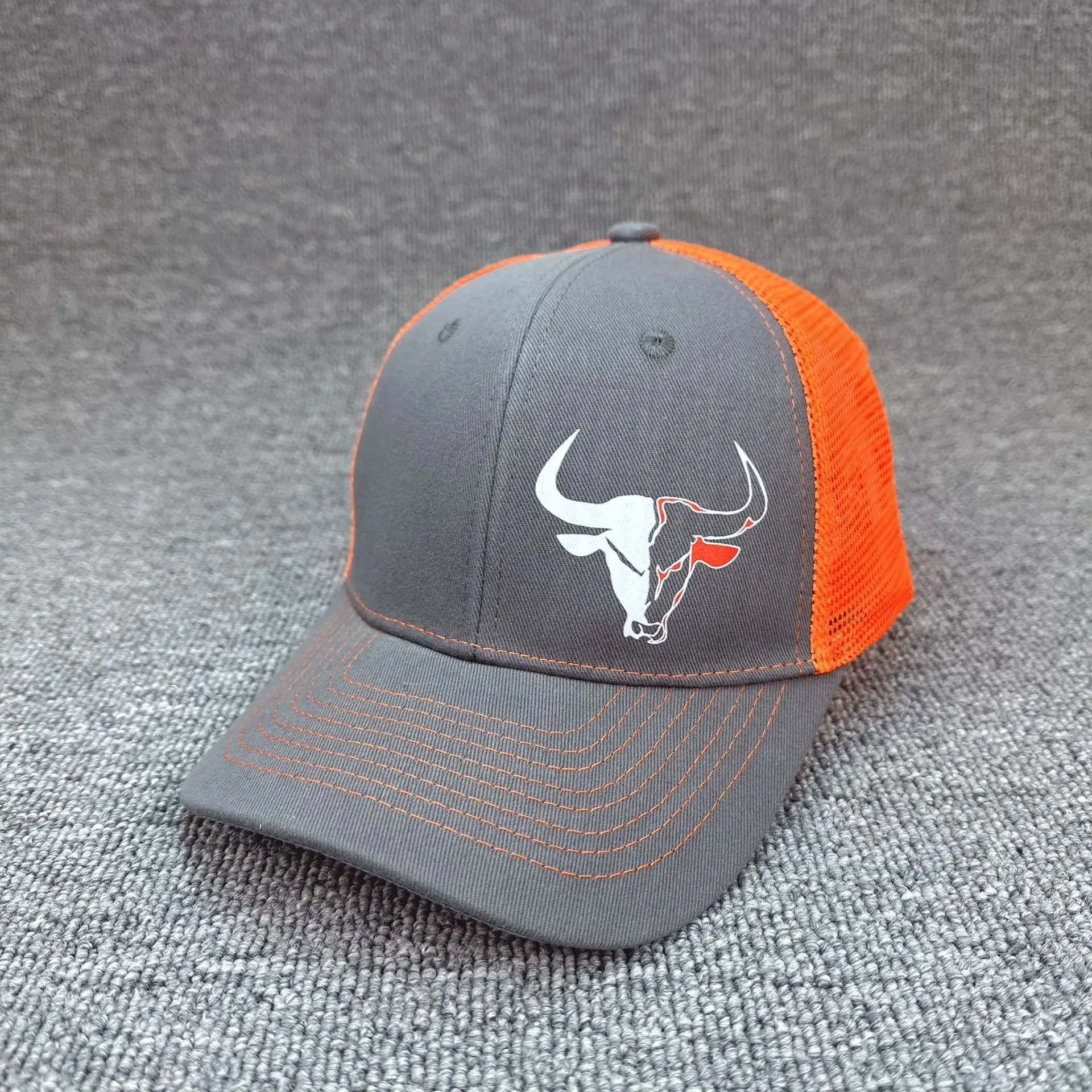 New cow head print sunshade mesh cap, casual baseball cap for European and American men and women, suitable for couples, versatile New cow head print sunshade mesh cap, casual baseball cap for European and American men and women, suitable for couples, versatile