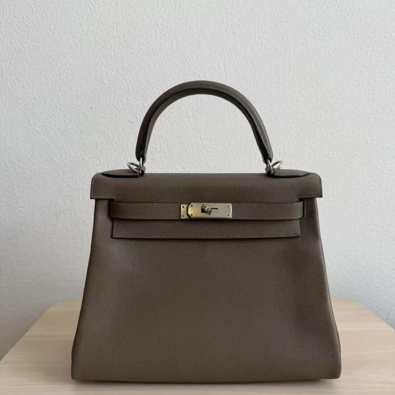 Pre-owned Kelly's as Bag Accessories KELLY Hmeres Hmeres Versatile Practical Item for Everyday Use