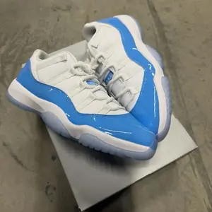 JORDAN 11 LOW UNIVERSITY BLUE UNRELEASED MENS FASHION SNEAKER