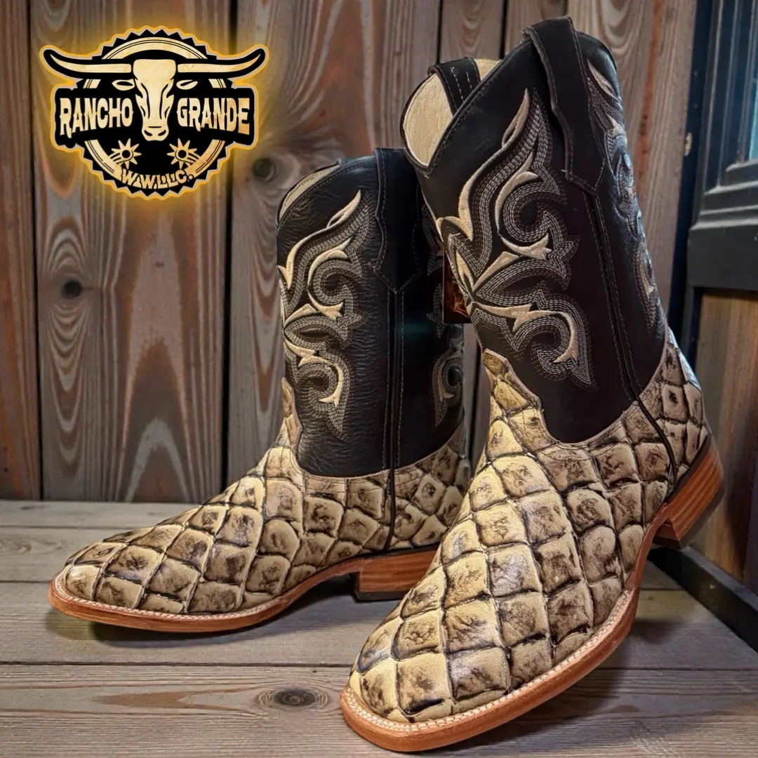 Botas Vaquera para Hombre Punta Cuadrada Piel Genuina con Diseno de Pescado /Men's Cowboy Boots Square Toe Genuine Leather with Fish Design
