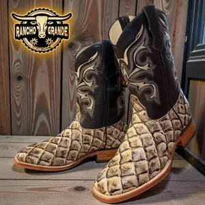 Botas Vaquera para Hombre Punta Cuadrada Piel Genuina con Diseno de Pescado /Men's Cowboy Boots Square Toe Genuine Leather with Fish Design