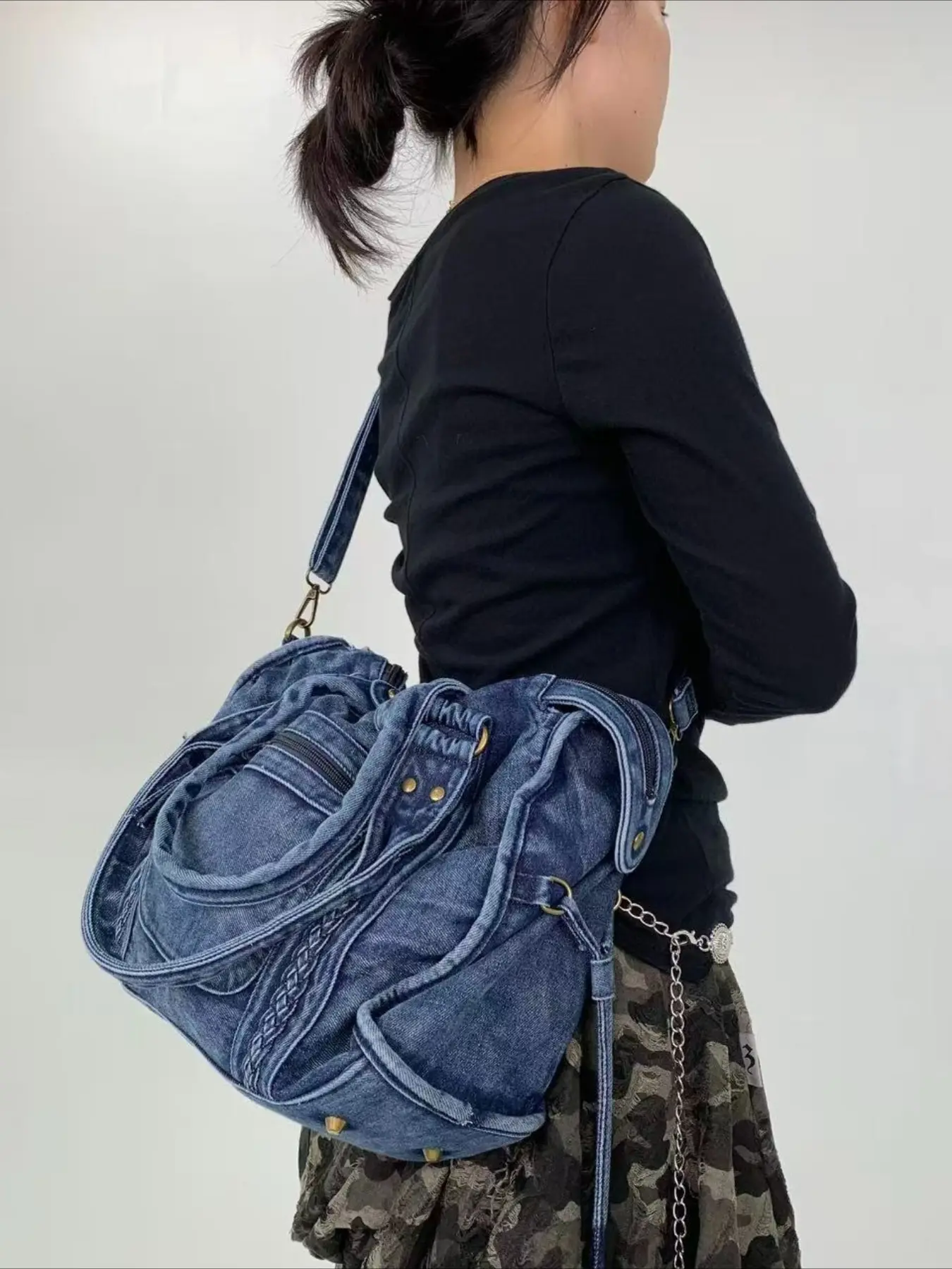 Ladies' fashionable retro Y2K spicy girl handbag, large capacity, multiple pockets, woven design, punk diagonal cross bag, washed bag, Casual Shoulder Bag, suitable for vacation, shopping, work, holiday gifts