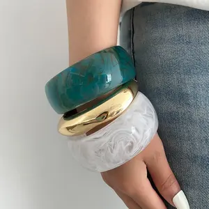 Women’s Premium Resin & Metal Bangle Set,Trendy Marble Finish Bracelets with Gold Centerpiece,Stylish Statement Jewelry for Party, Festive & Daily,Acrylic Bangle Colorful Clear Plastic Bracelets Trendy Oversized Statement Jewelry,audacious jewelry