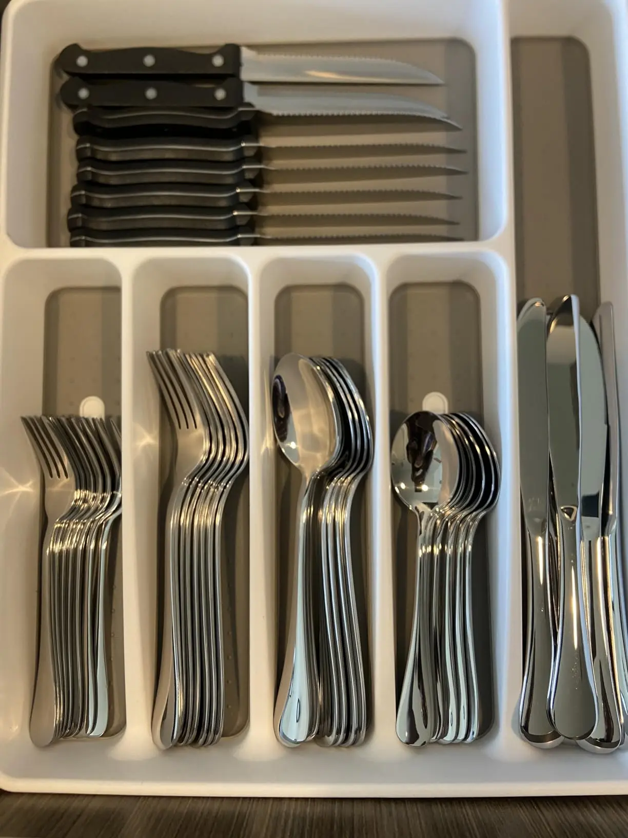 40 Piece Silverware Set Service for 8, Stainless Steel Flatware Set, Durable Home Kitchen Eating Tableware Set