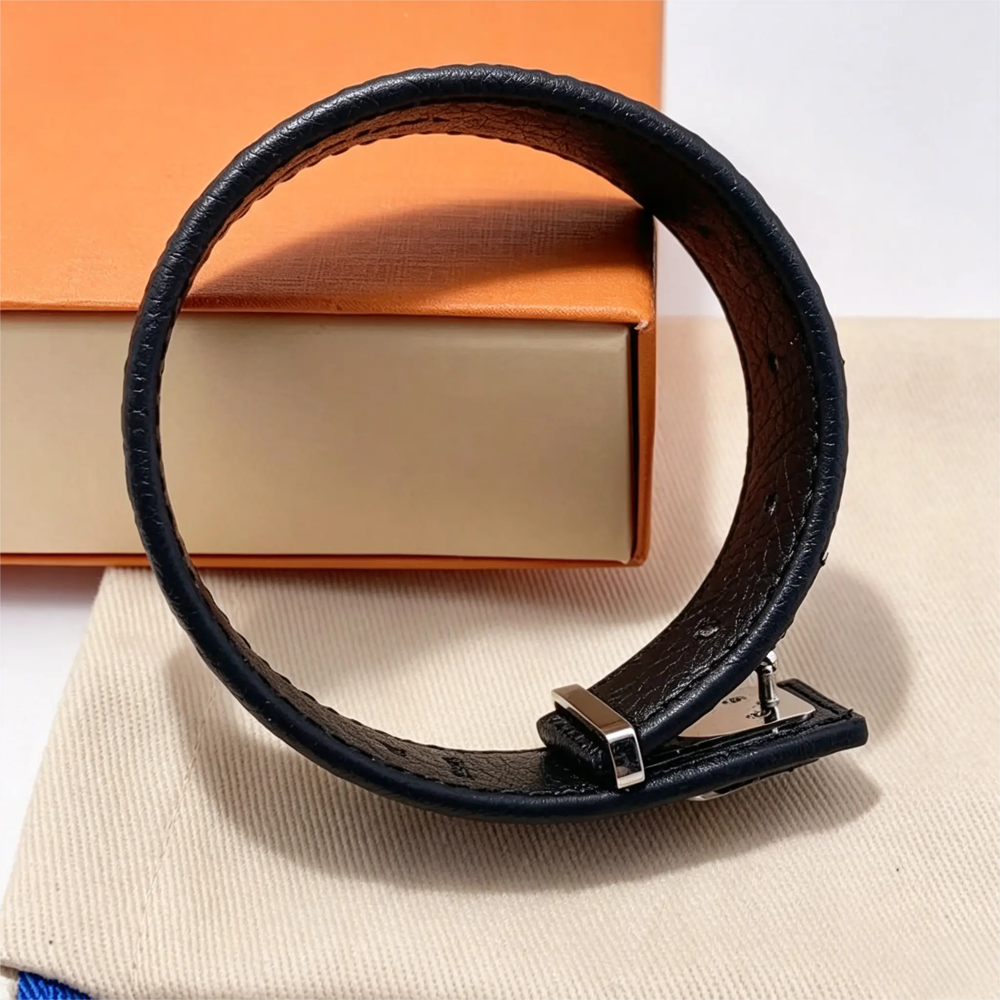 Luxury Designer Leather Bracelet, 21CM Adjustable Titanium Steel Buckle Wristband, Unisex Fashion Bangle With Gift Box For Men Women