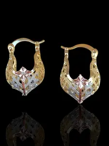 3 Toned Gold Plated small earrings with a unique design arracaditas pequenas en tres tonos