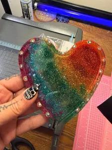 Rainbow Resin Ashtray/Trinket Tray - Heart-Shaped, Multicolor Design, Durable Material