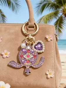 Turtle pendant keychain with pearl and heart design, Bag charm keychain, zinc alloy keychain inspired by the ocean, perfect for Mother's Day, and beach lovers. Durable keychain suitable for bags and car accessories