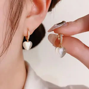 Fashionable Clear Cat's Eye Stone Heart Earrings for Women DDES0679 High-End Niche Design 14K Gold-Plated