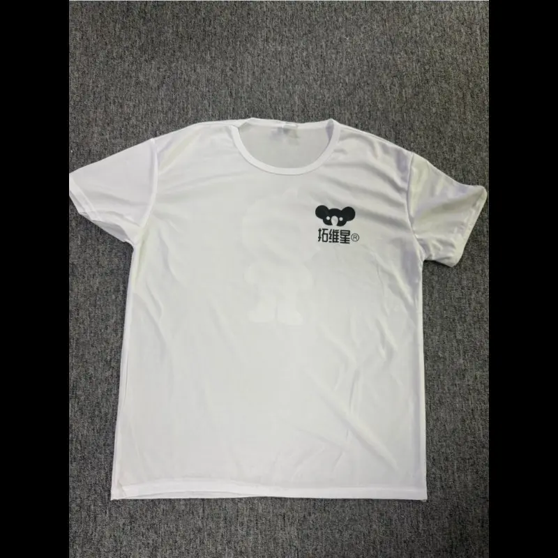 a white T shirt