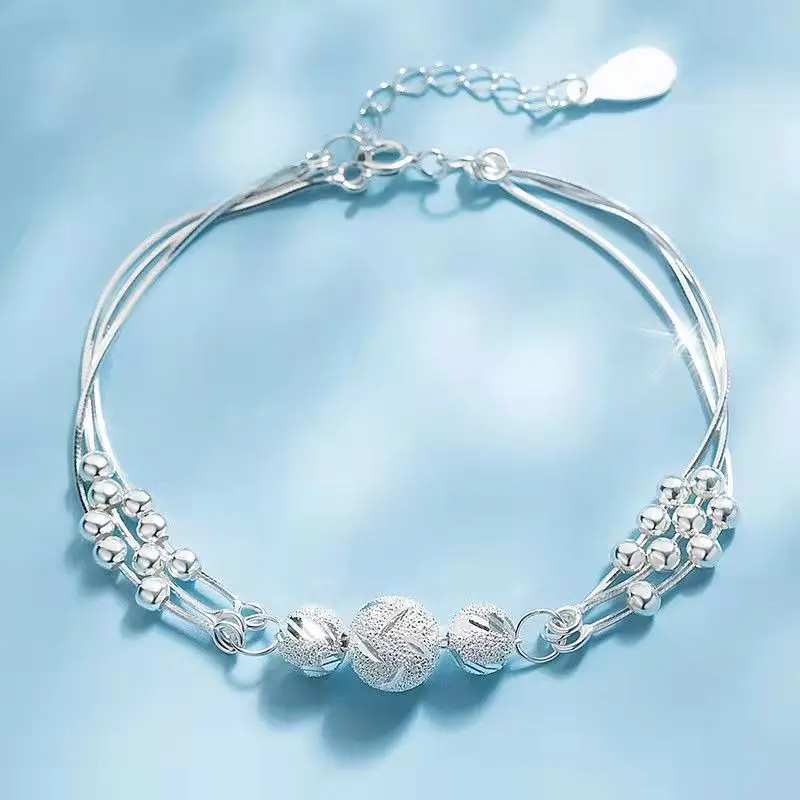 Women's bracelet, a model bracelet with lucky charm, suitable as a gift for female friends, and suitable for women to wear on important occasions, such as Mother's Day and Christmas gifts.