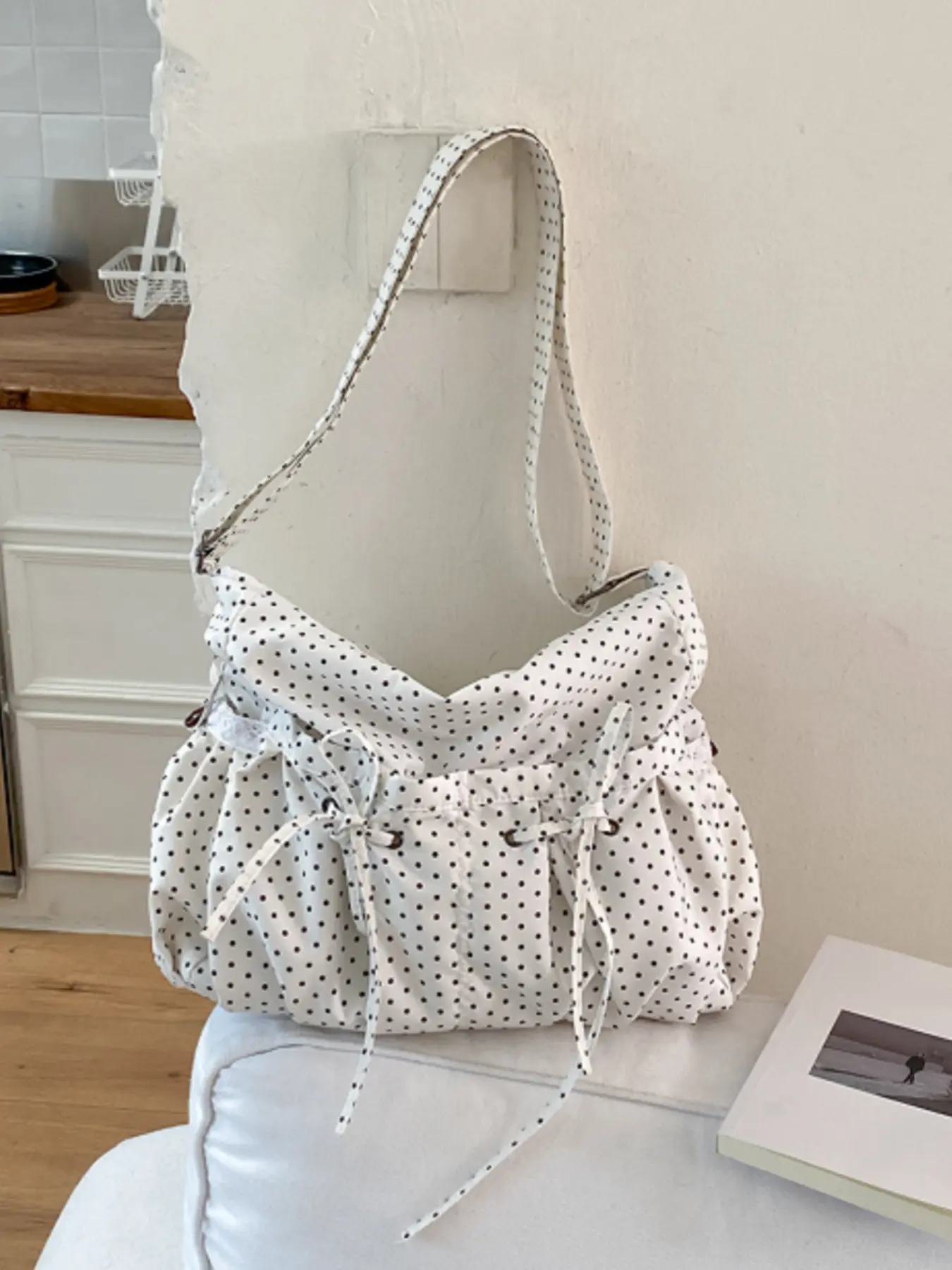 Korean-style small niche large-capacity polka dot drawstring tote bag, simple lightweight daily commute shoulder bag, adjustable strap crossbody bag, Casual crossbody bag