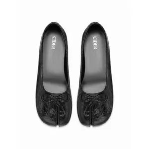 Cider BOWKNOT DECOR SPLIT TOE MARY JANE FLATS