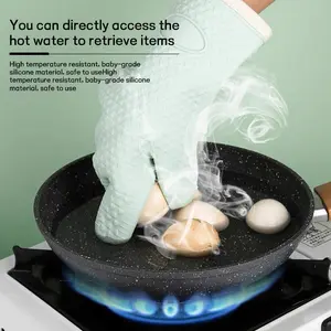 Heatproof Kitchen Gloves: These silicone oven mitts are padded with cotton for extra protection against high temperatures. Perfect for handling hot baking trays, pots, and pans from the oven.