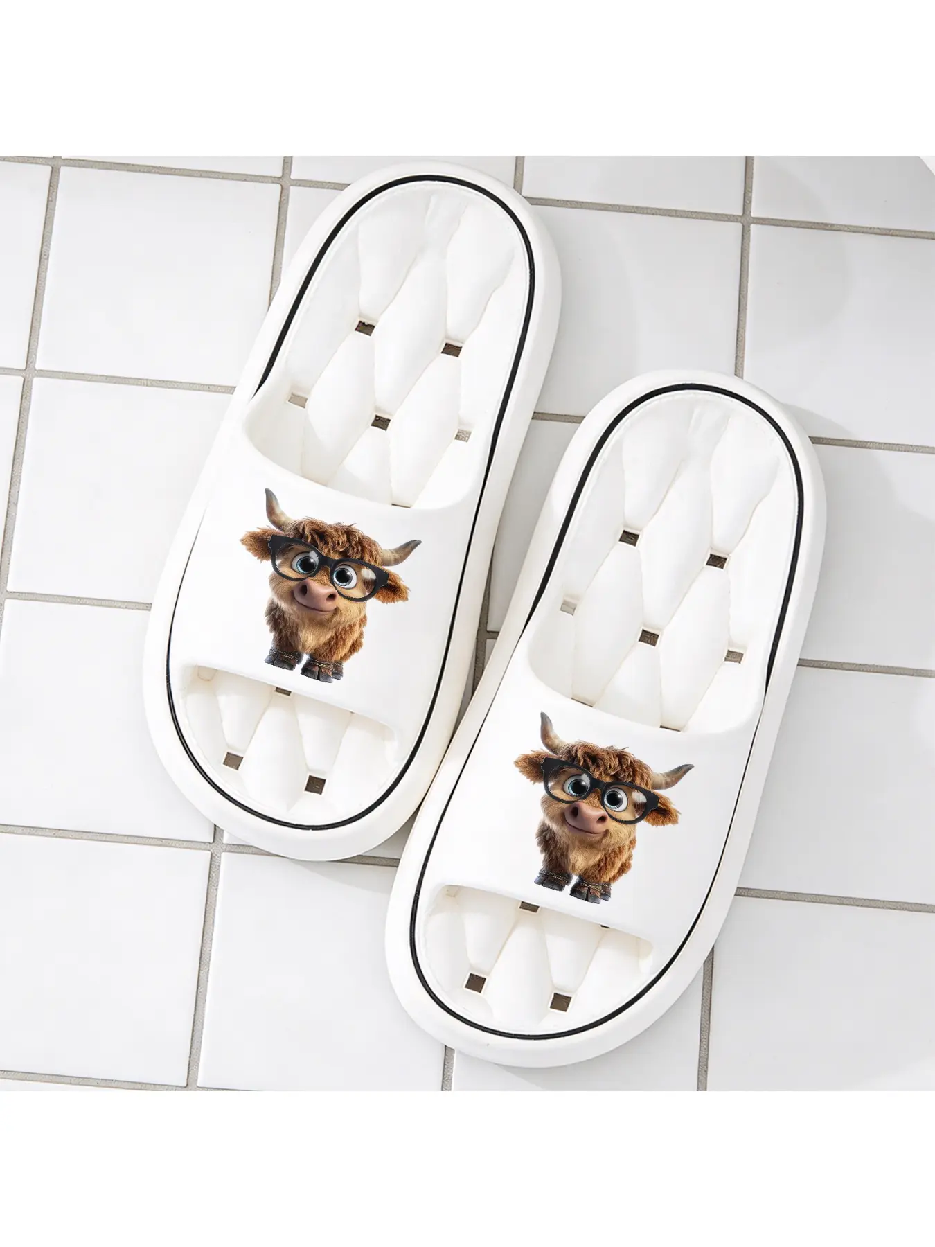 Cute Highland Cow Print Slippers Unisex Soft Sole Slides Fashion Slippers for Indoor and Outdoor Wear Non Slip and Wear Resistant Bathroom Shower Slippers Summer Casual Slippers with Personalized Cartoon Animal Pattern Footwear