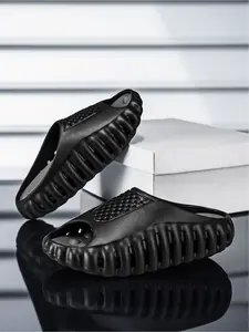 Men's Trendy Hollow Clog Slippers Fresh Breathable Mesh Upper Light Durable Sole Anti-Slip Textured Outsole Indoor Outdoor Beach Casual Shoes
