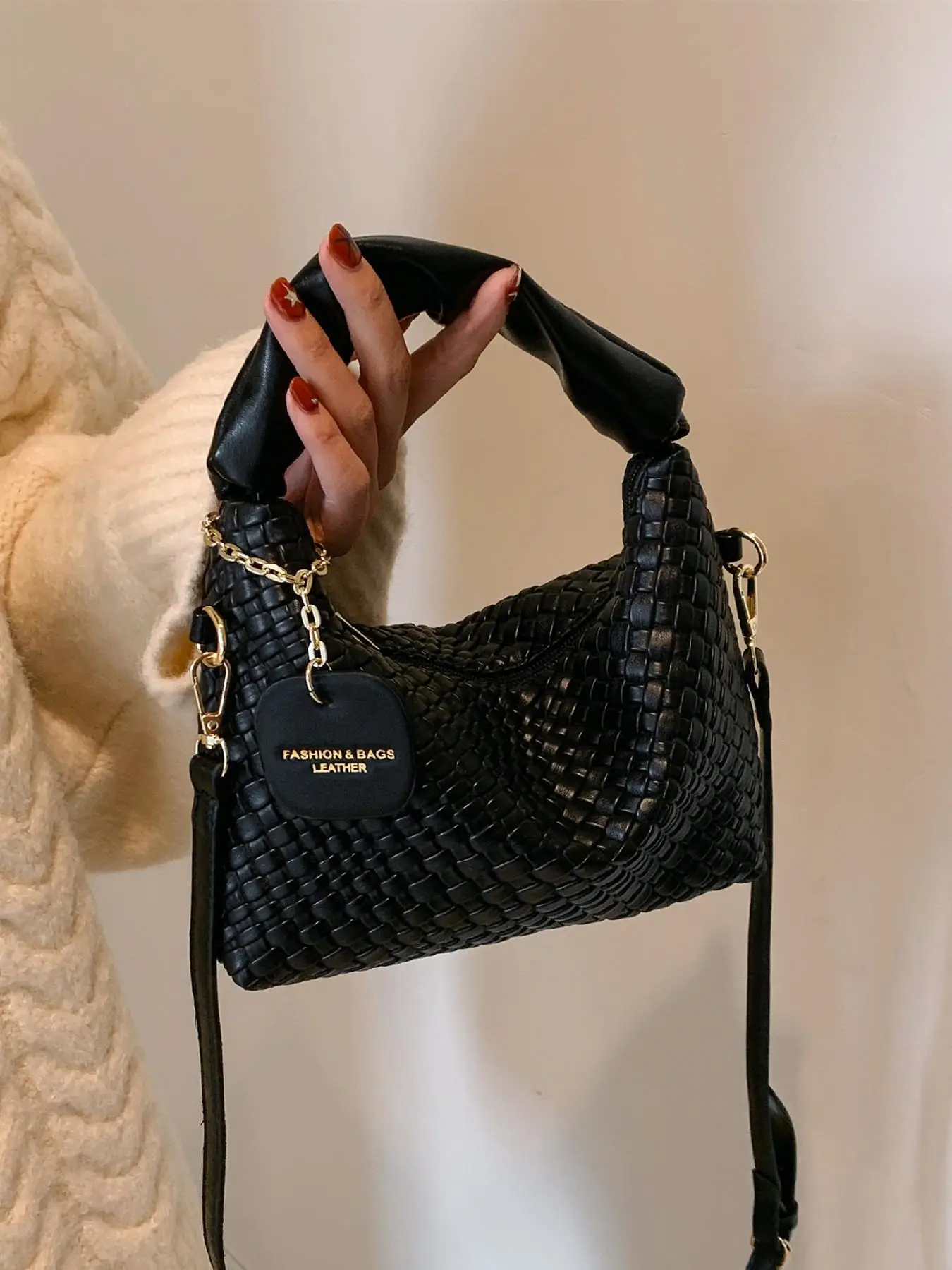 Women's Summer Simple Fashionable Woven Design Plain Handbag, Casual Versatile Zipper Handbag with Letter Label, Trendy Handbag for Daily Use