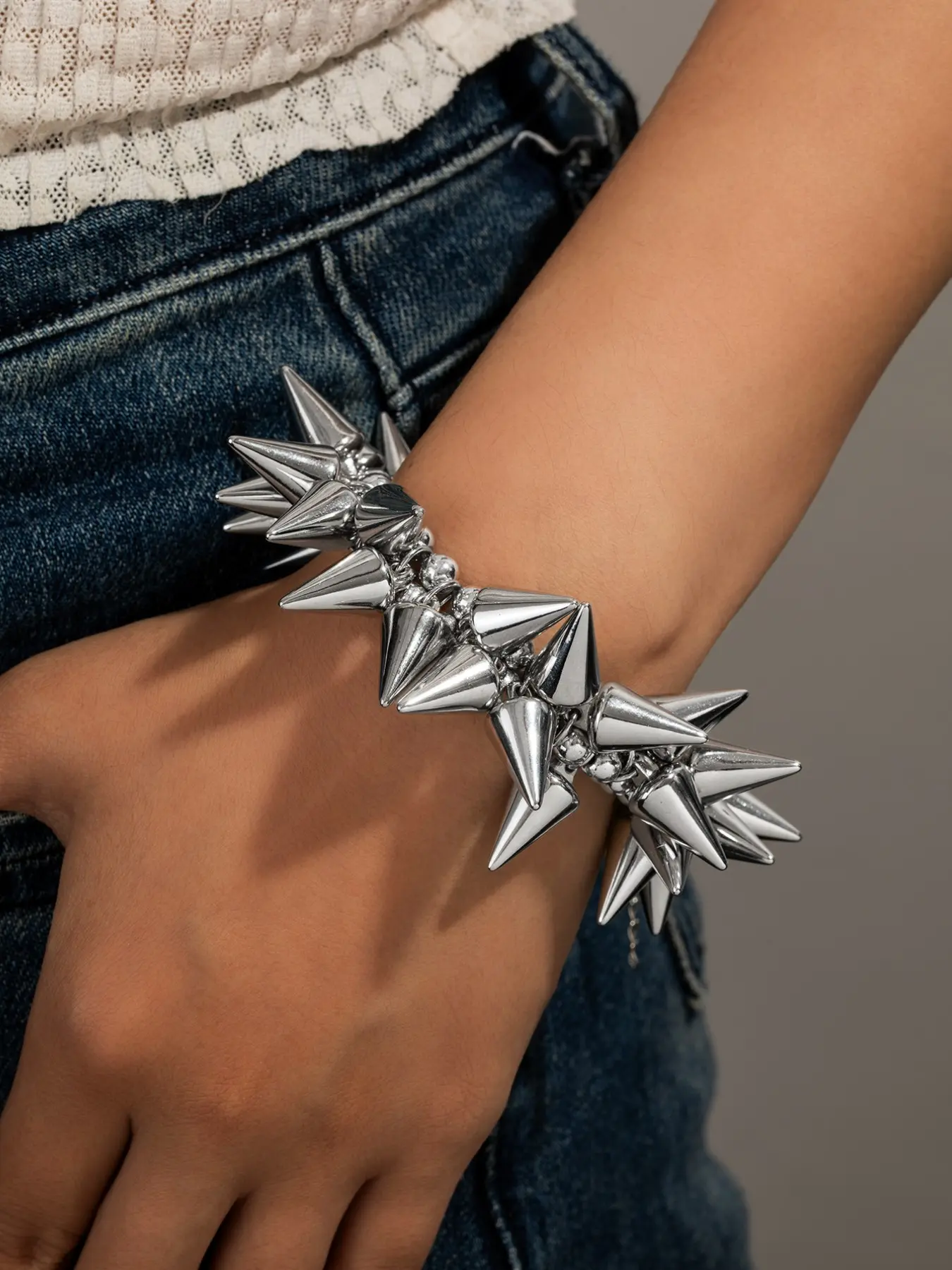 Silver Color Spike Rivet Bracelet, Fashion Bracelet, Punk Hip Hop Style Bold Wristband, Unique Streetwear Accessory for Women