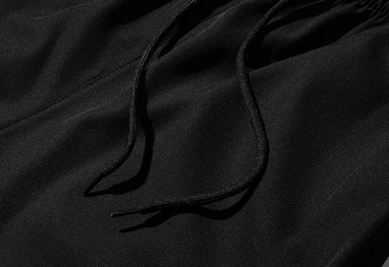 Men’s casual shorts feature zippered pockets and a smooth fabric texture. They offer a loose, versatile, trendy design with an elastic waistband. Suitable for all seasons and outdoor sports/fitness activities, they also work well for friends’ gatherings a