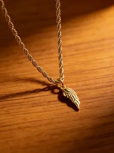 1pc Chic Wing Pendant Necklace, Exquisite Feather Necklace, Hip Hop Stainless Steel Angel Wing Pendant, Suitable For Casual Unisex Daily Fashion Accessories To Wear Jewelry Accessories