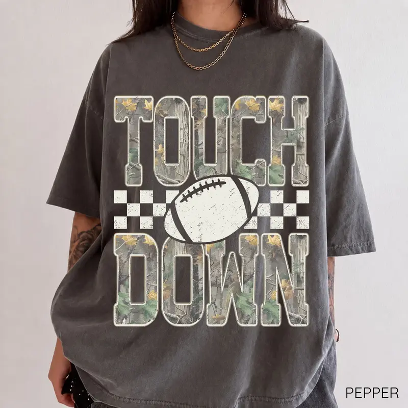 [PRINTED SHIRT] Comfort Colors Camo Checkered Football Touchdown T-shirt, Trendy Game Day Football T-shirt, Fall Season Sports Tee, Distressed Sports Mom Shirt Gift For Her, Cotton Fabric