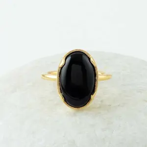 Oval bezel-set ring, unique ring, antique art jewelry, stackable ring, exquisite jewelry, women's gift, vintage style, simple jewelry, exquisite accessory for evening events, fashionable accessory for everyday wear.