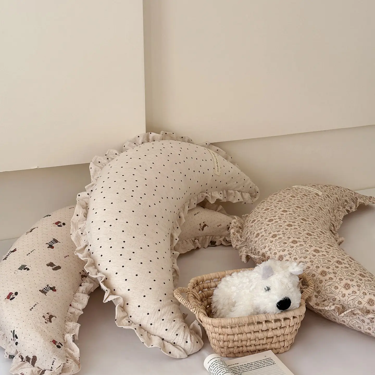 Lace Moon Pillow with Insert, Perfect for Bedroom Sofa and Office Chair, All-Season Use Moon-Shaped Cushion
