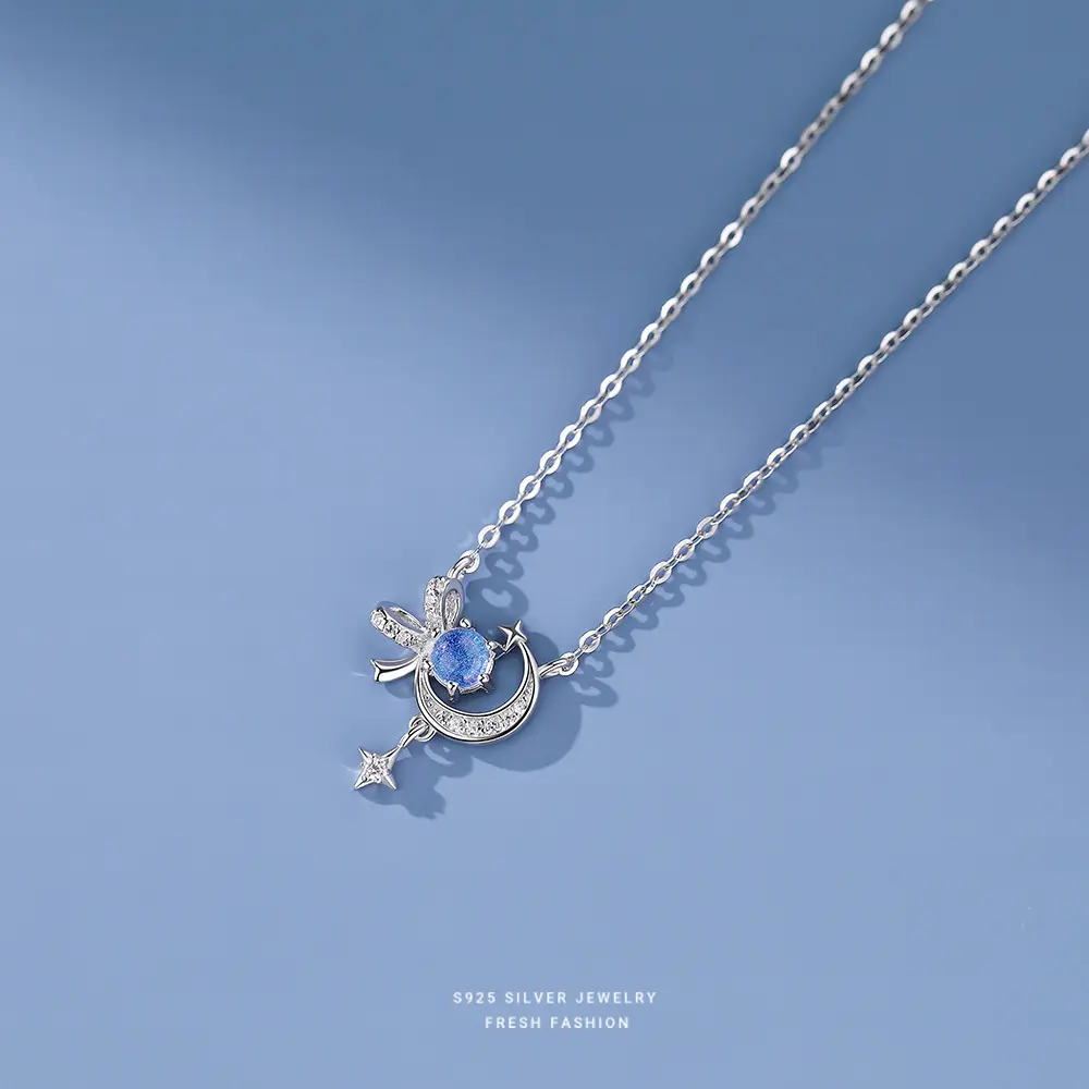 White gold necklace/glass