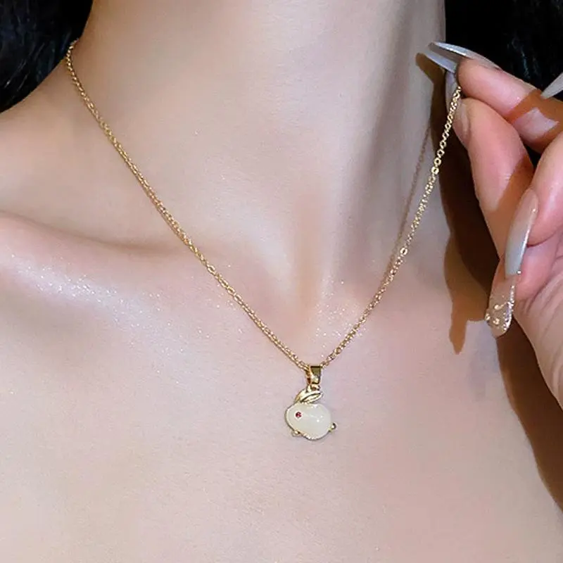 Golden Short Chain Acrylic Rabbit Pendant Necklace for Women Cute Chokers Necklaces Girls Gift Fashion Jewelry