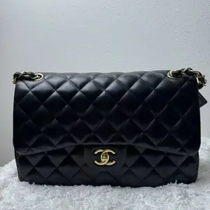 Pre-owned CHANEL Lamb Crossbody Bags Timeless/Classique leather crossbody bag