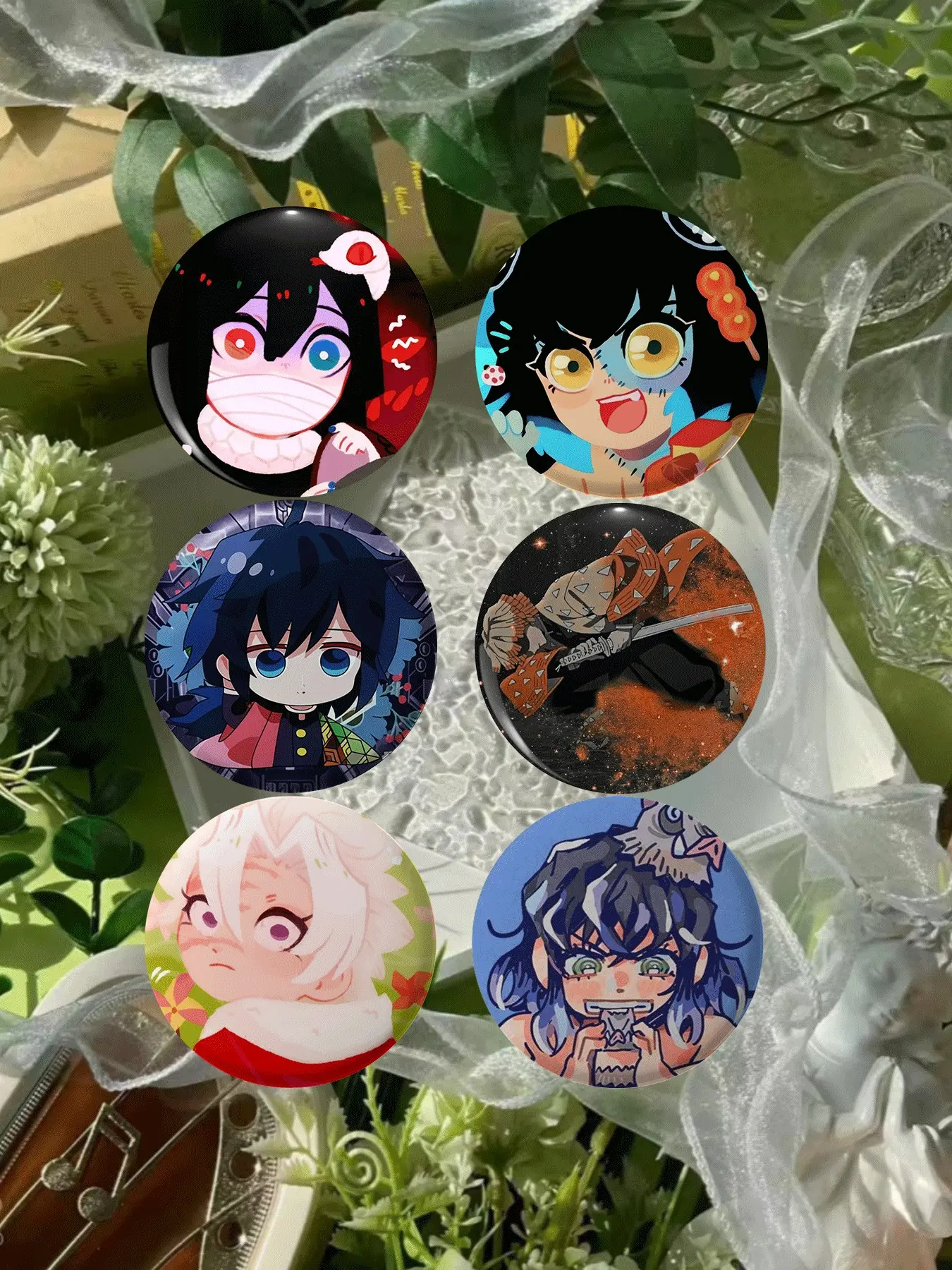 This Demon Slayer brooch set, Brooch pins, is perfect for bags, jeans, T-shirts, and hats. These badges, accessories enhance the look of everyday items and make a creative gift. Ideal for birthday or festive gifts