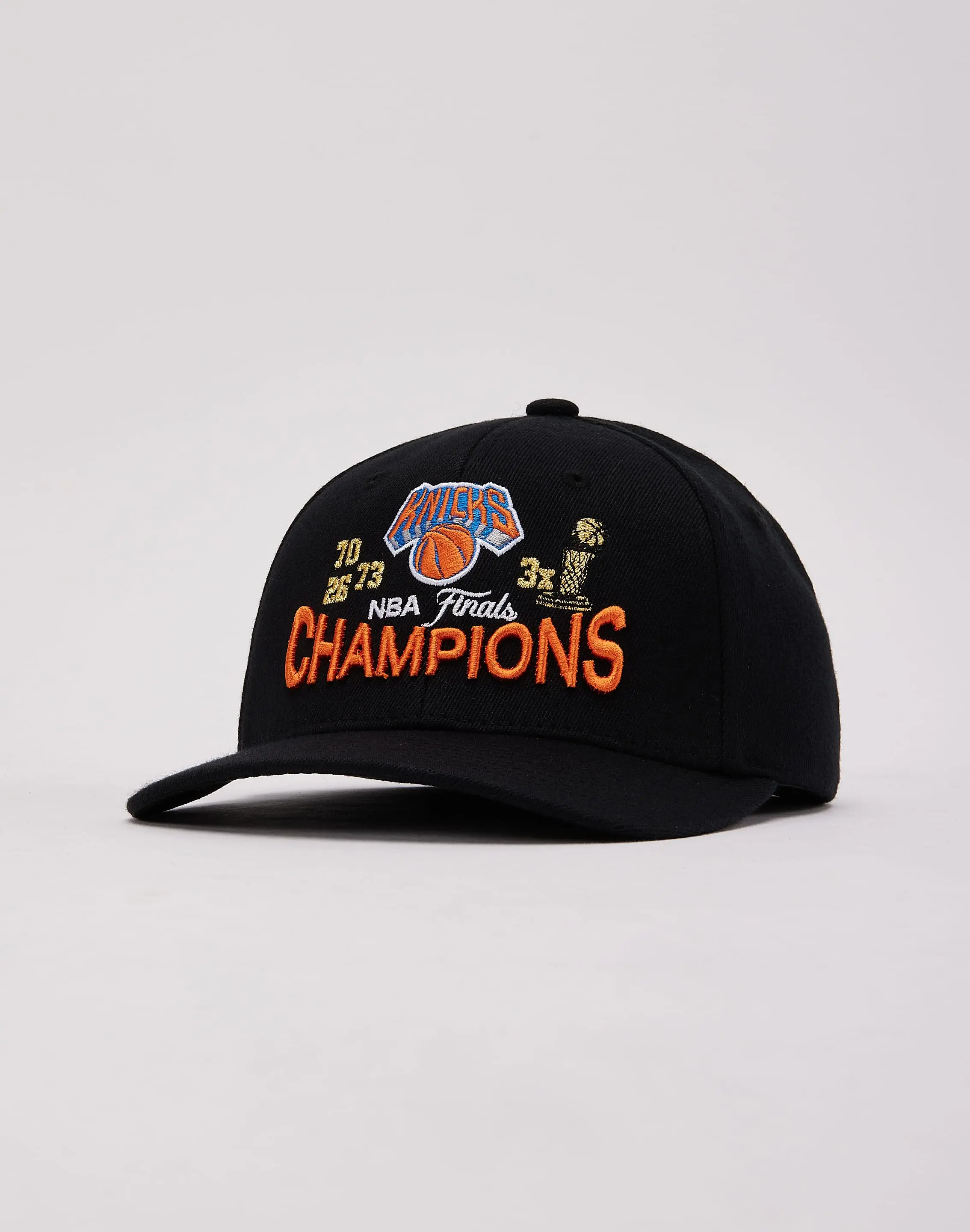 Mens Mitchell & Ness NBA New York Knicks Champions Trophy Stretch Snapback Hat