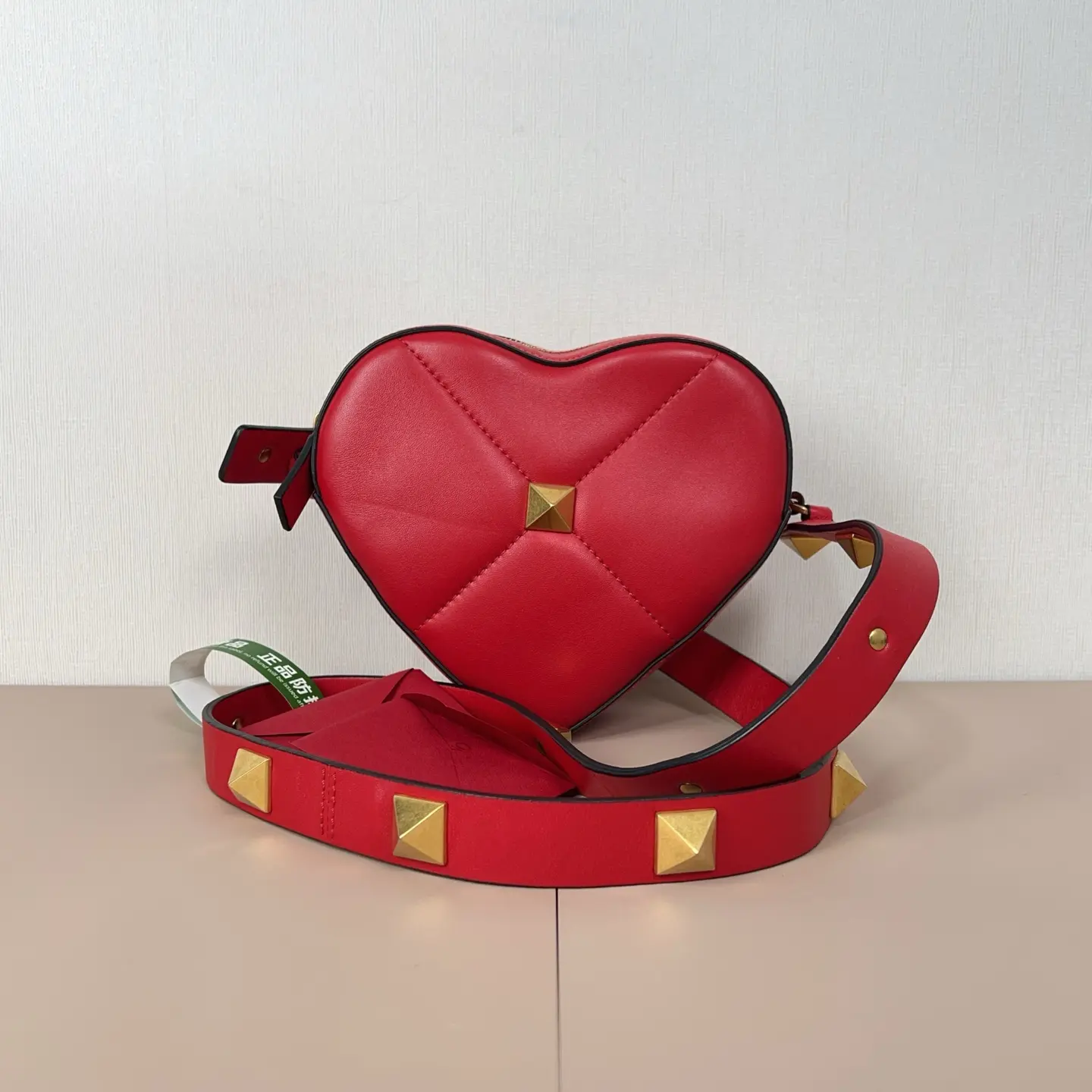 Pre-owned Valentino leather Shoulder Bags Red Quilted Roman Stud Amore Shoulder Bag qiqigk531