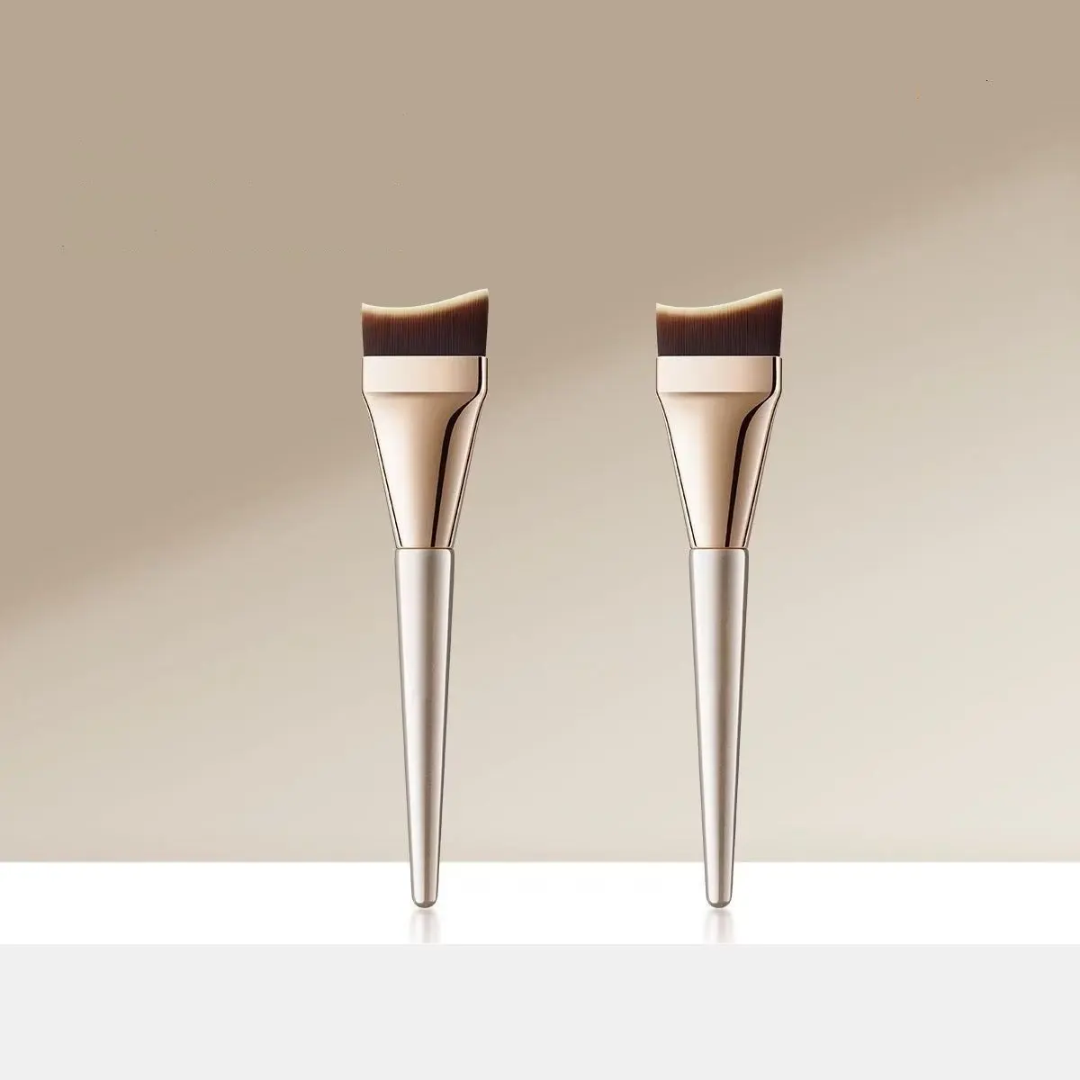 2-Piece Fish-Tail Foundation Brush Set, Ultra-Thin Angled Heads Face Brush, Easy to Use for Smooth Seamless Traceless Finish, Ideal for Makeup Beginners