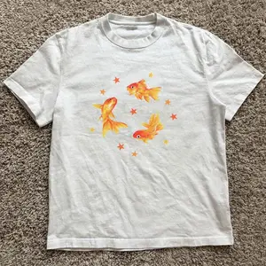 Cute Goldfish Graphic T-Shirt – Aesthetic Koi Fish Art Tee, Minimalist Ocean Animal Design, Unisex White Shirt, crewneck