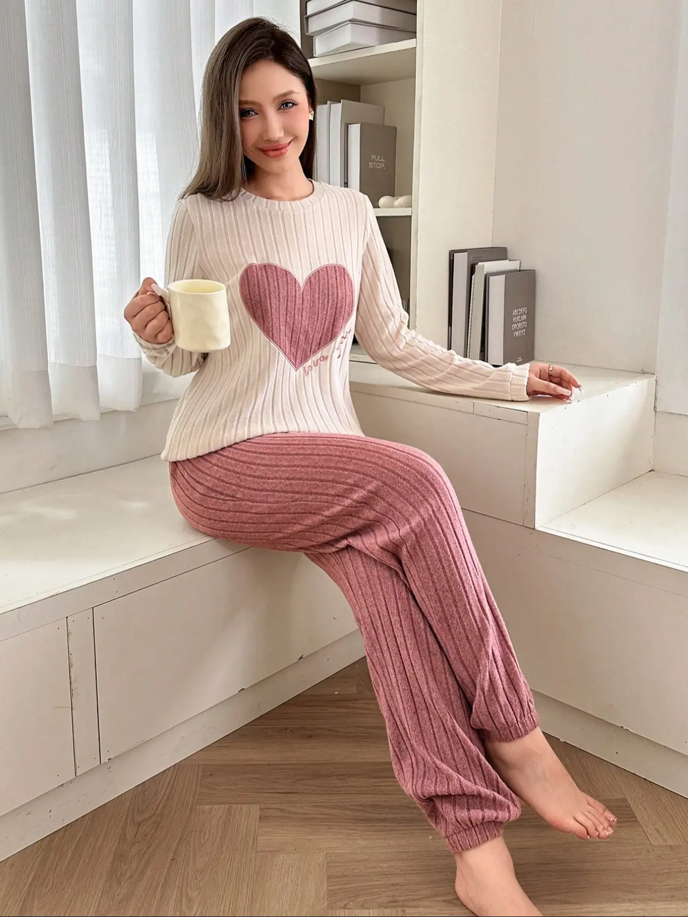 Women's Heart Embroidery Pajama Set, Casual Loose-fit Knit Sleepwear, Long Sleeve Round Neck Top and Full Length Pants for Winter, Pajamas, Heart Pattern, Moderate, Pyjamas