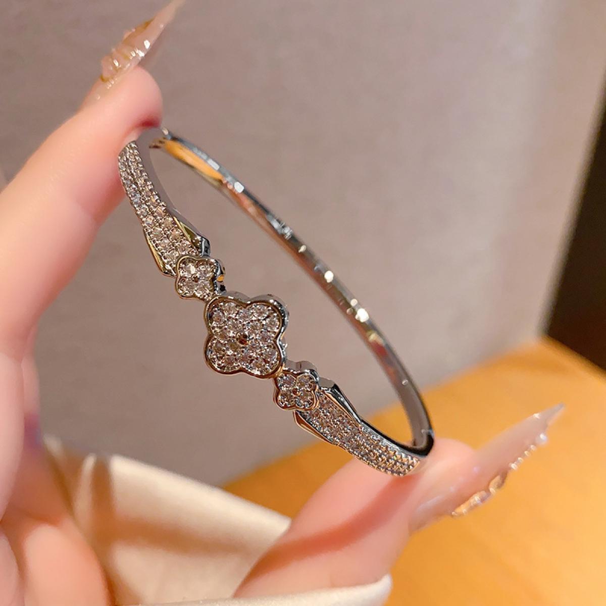 Luxury Clover Bangle Bracelet for Women, Elegant Floral Motif Sparkle Bangle, Premium Polished Statement Bangle, Trendy Aesthetic Formal Jewelry, Timeless Anniversary Birthday Gift for Her