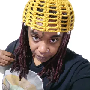 Mesh Beanie with accesories