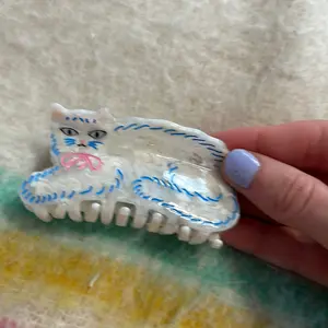 White Cat Claw Clip