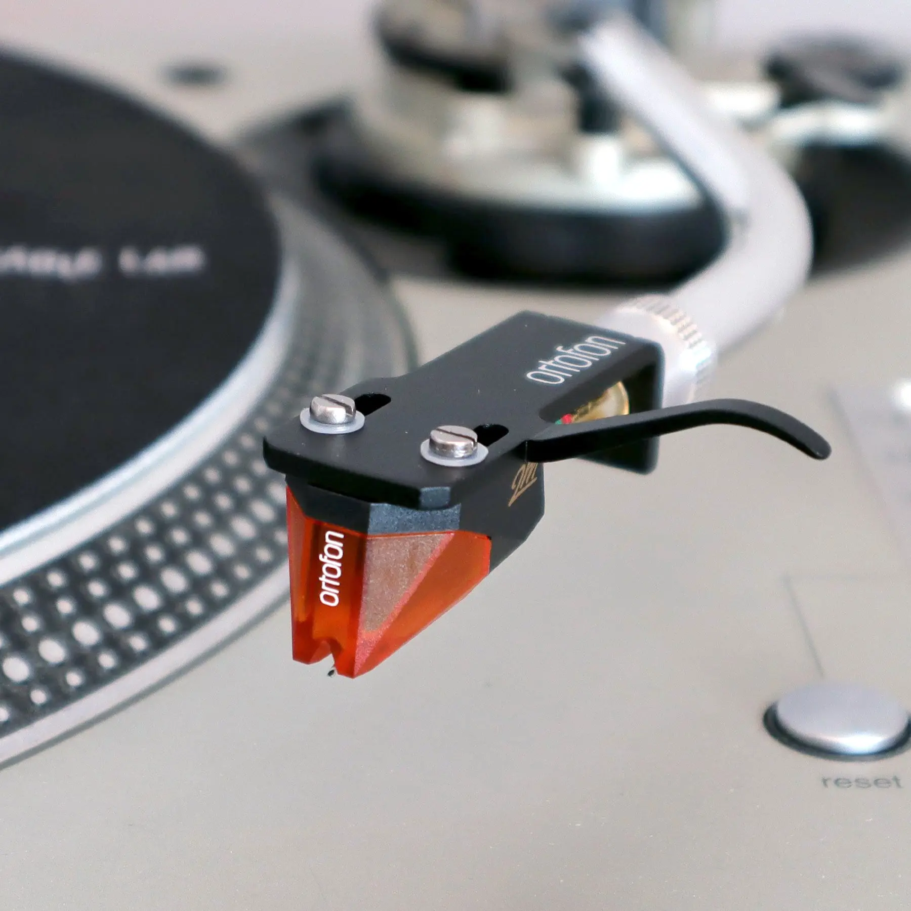 Ortofon 2M Bronze Moving Magnet Turntable Cartridge - Mounted on Black SH-4 Headshell, Audiophile Stylus Upgrade, Aluminum Cant, 1.5g, 7.2g, 5.0mv, 20Hz-20000Hz, High-Res Balanced Sound for Turntable Setup